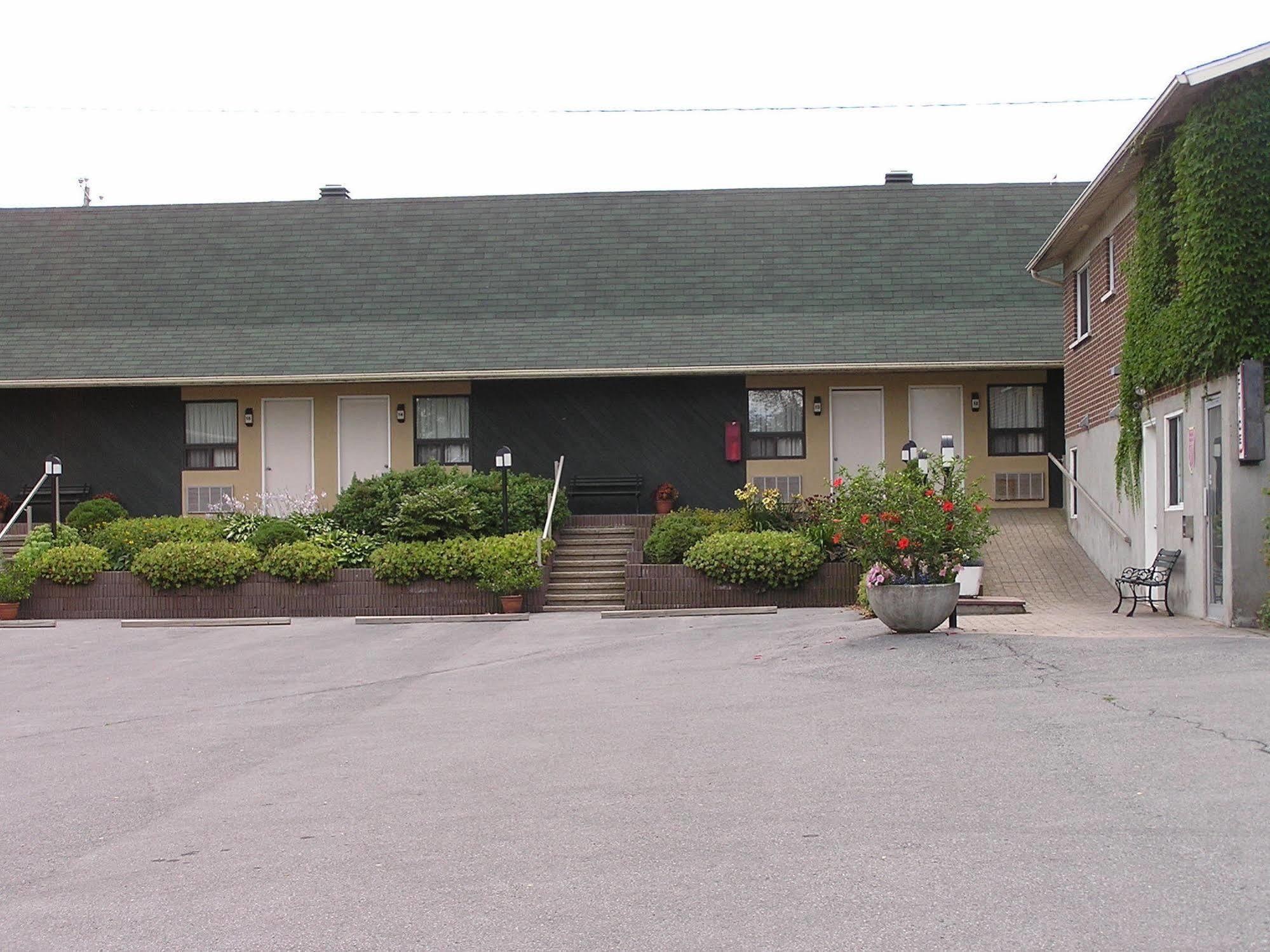 Motel Lac St-Louis Salaberry-de-Valleyfield Esterno foto