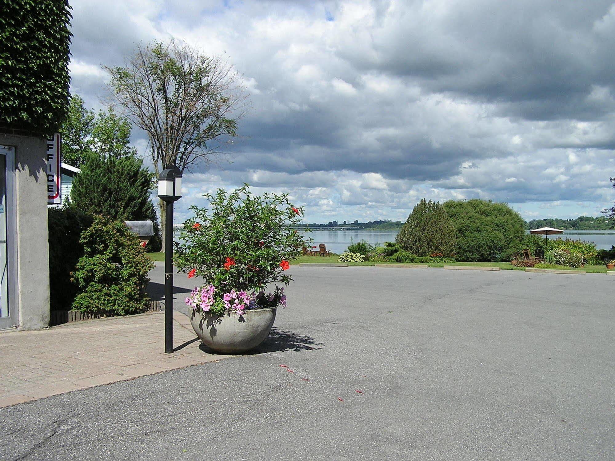 Motel Lac St-Louis Salaberry-de-Valleyfield Esterno foto